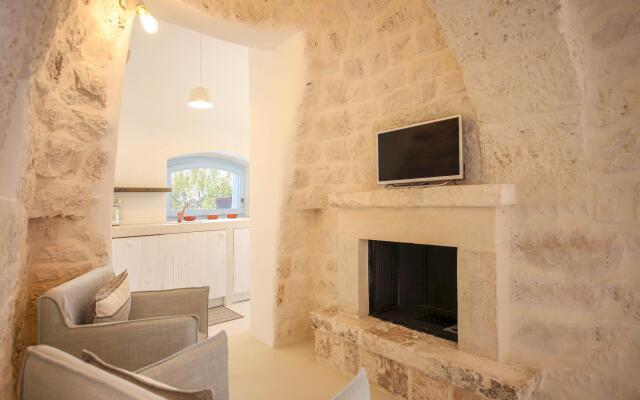 TD Lamiamola Stylish Trulli Lamie With Pool