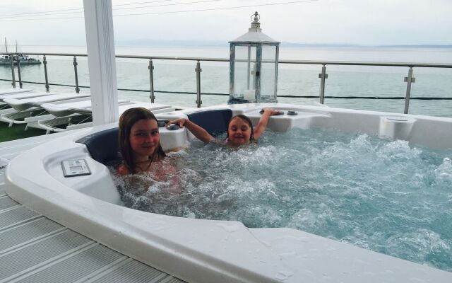 Alpha Luxury Suites