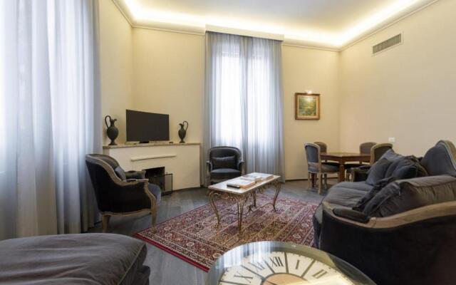 Grand Apartment In Florence