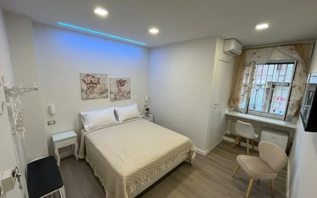 F.Rooms Napoli Via Sementini