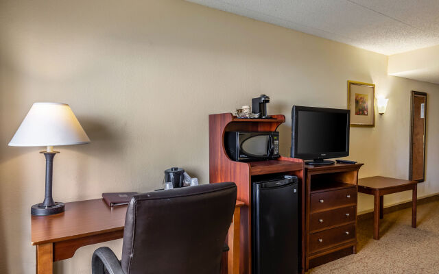 Quality Inn & Suites Albuquerque Downtown - University