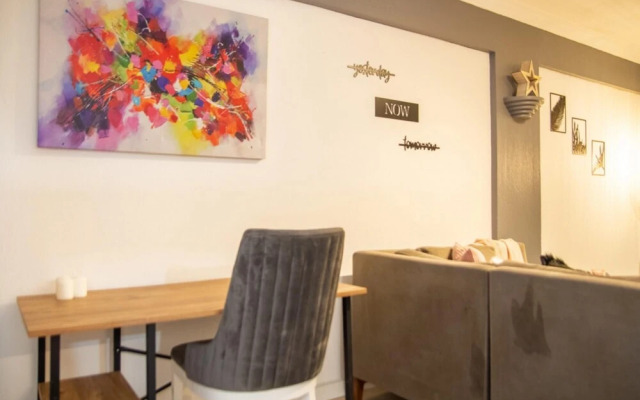 Flat Near Coast With Shared Terrace in Karsiyaka