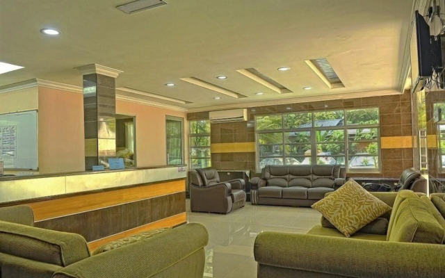 Penarak Bamboo Beach Motel