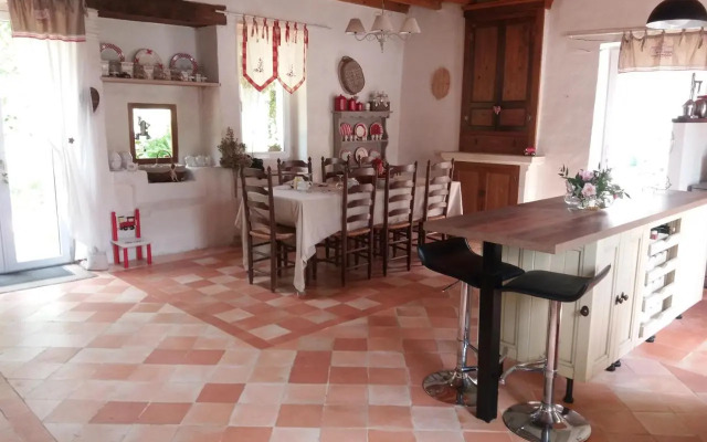 Le Clau Des Cerisiers