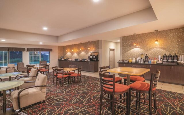 Comfort Inn & Suites Verona at Turning Stone Resort Casino