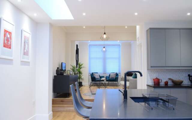 3 Bedroom Garden House in Earlsfield