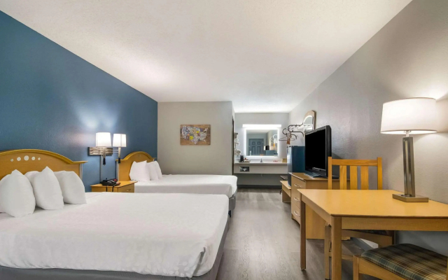 Econo Lodge Branson Theater District