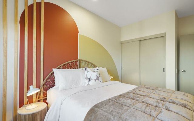 Super Chic Apt nr Albany Mall - Carpark