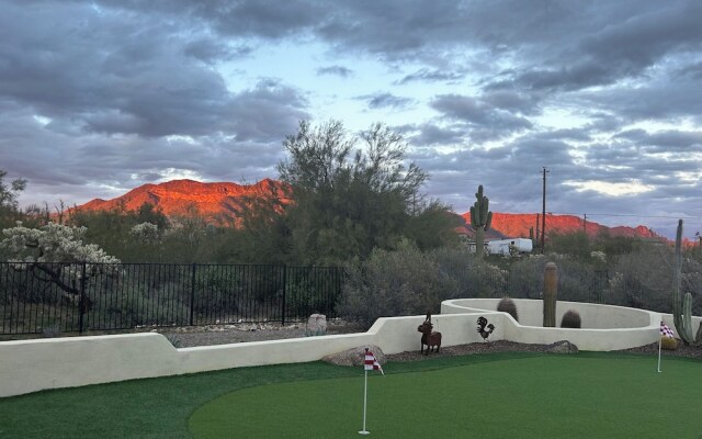 East Mesa Desert and Mountain Views: 5br, Pool