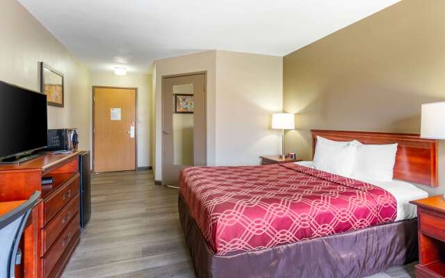 Econo Lodge Inn And Suites Dickson