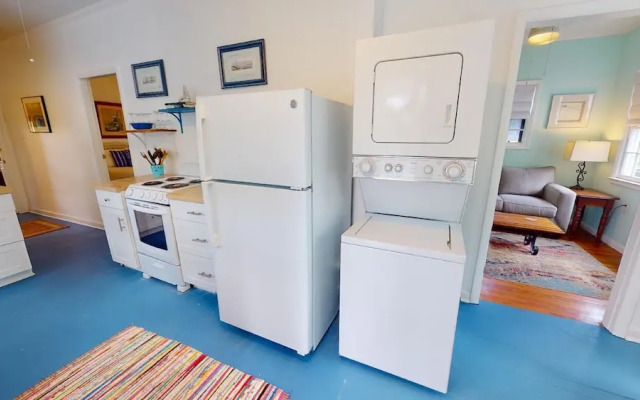 712 2nd Avenue - Upper