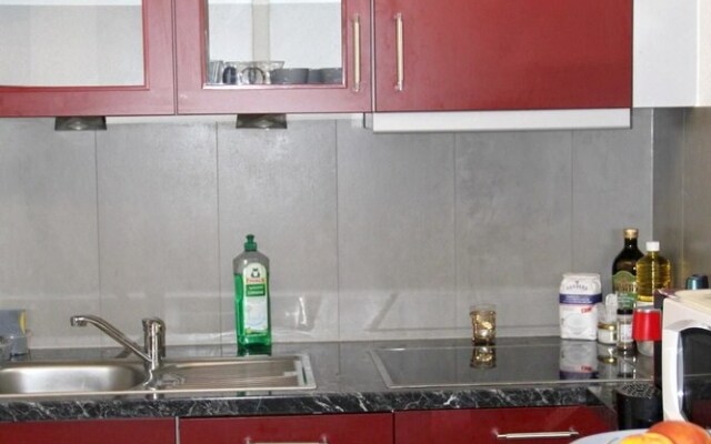 Studio in Bevaix, With Pool Access, Enclosed Garden and Wifi