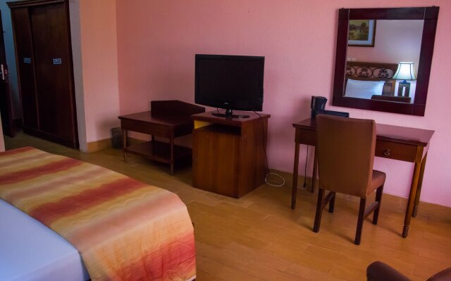 Dees Hotels, Apartments and Suites