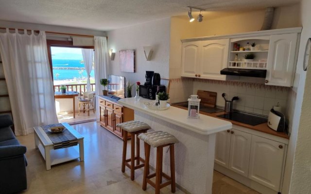 Casa Playa del Duque 2 in 1st sea line directly at the beach, heated pool, Wifi