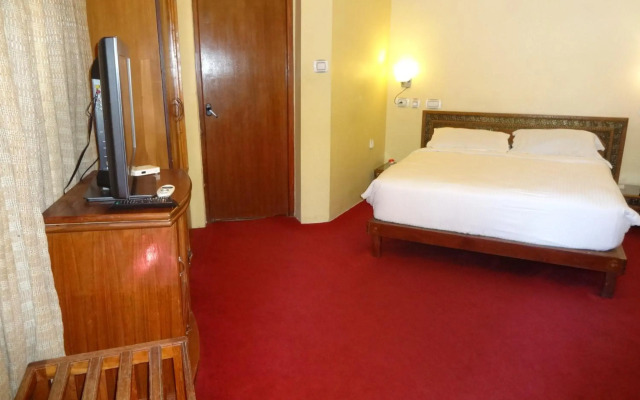 Deshadan Cliff and Beach Resort