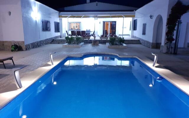 Impeccable 6-Bed Villa