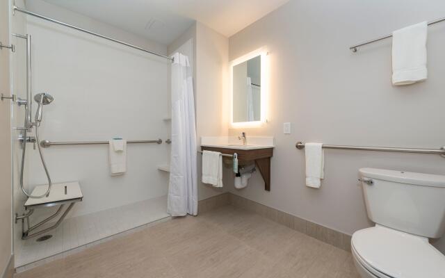 Holiday Inn Express & Suites Victoria - Colwood by IHG