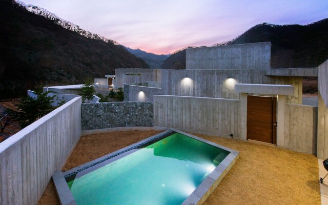 Heritis Poolvilla