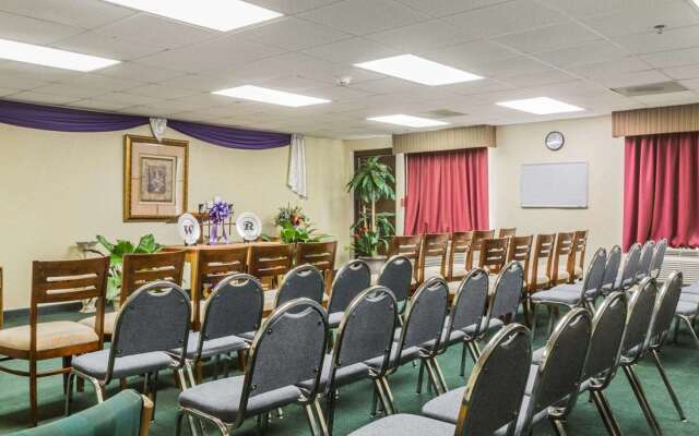 Quality Inn & Suites North Montgomery