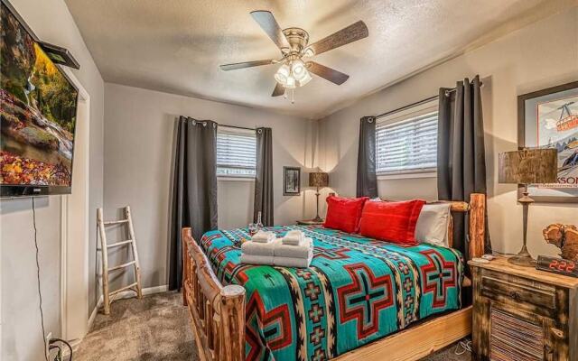 Texas Trio Cabin, 3 Bedrooms, Hot Tub, Fireplace, Sleeps 6