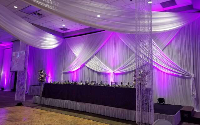 DoubleTree by Hilton Hotel Bloomington