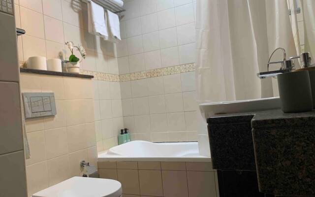 Cosy Little Studio With Marina &partial Beach View