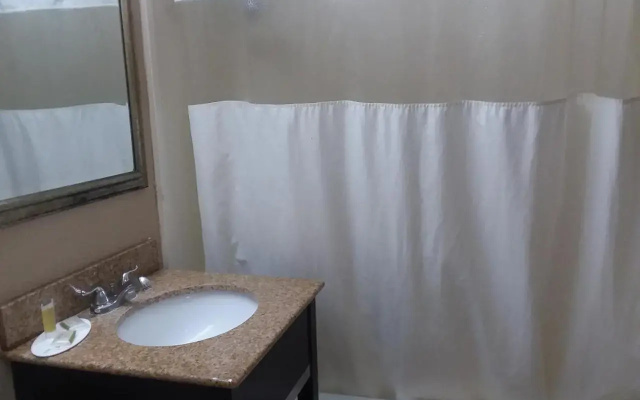 Howard Johnson Express Inn - Lake Charles