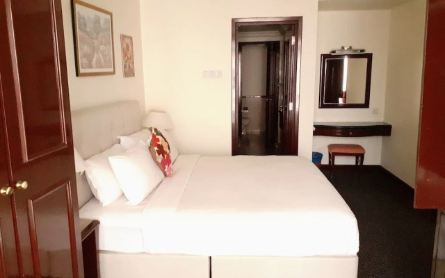 Peaceful Service Suite At Times Square