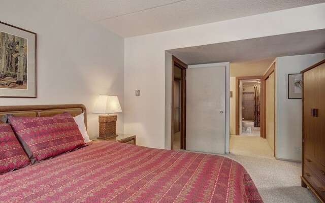 1777 Decatur 2 Bedroom Condo by RedAwning