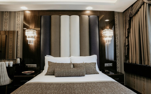 Grand Lark Otel