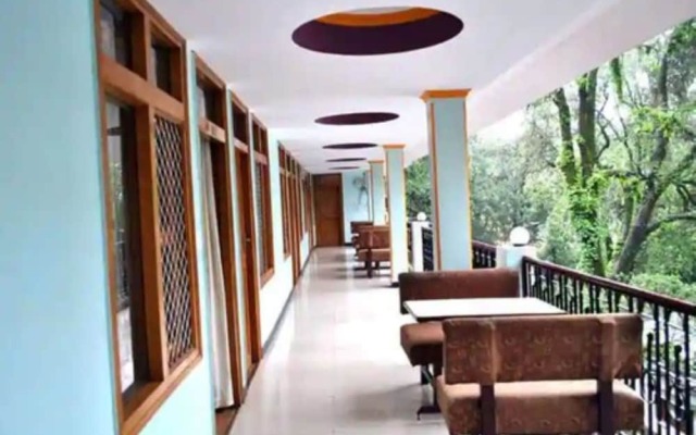 Goroomgo Moon Nainital