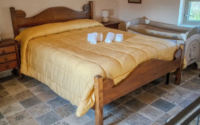 Casale nel Verde con Piscina e Vista