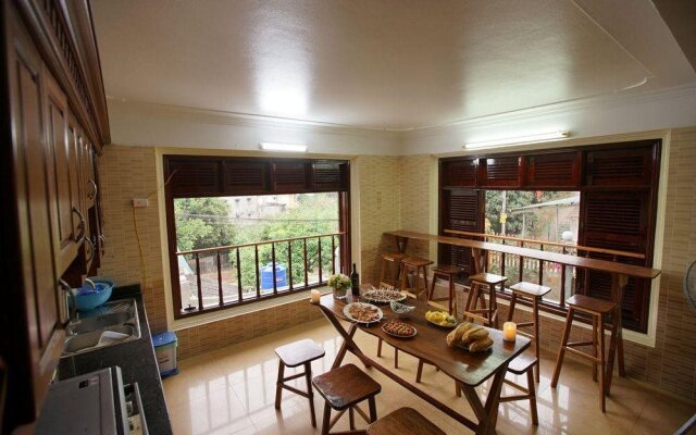 De Roses Ha Long Homestay Hostel