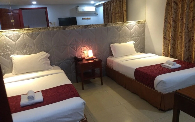 Vaccinated Staff - Capital O 824 Chinatown Lai Lai Hotel