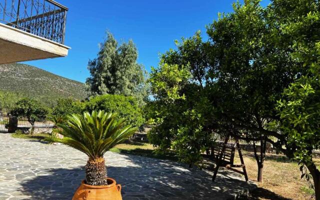 Thalatta and Oros Traditional Villa