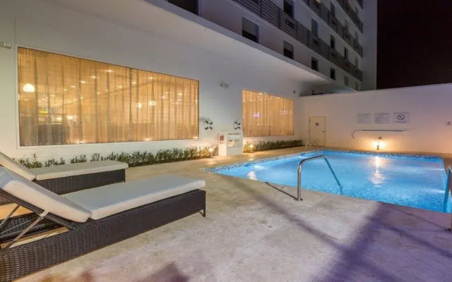 Holiday Inn Express & Suites Miami Airport East by IHG