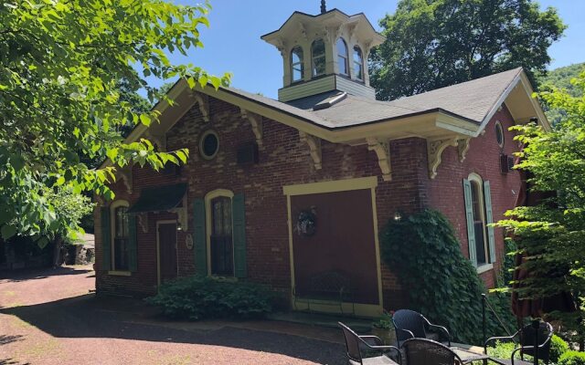 The Harry Packer Mansion Inn