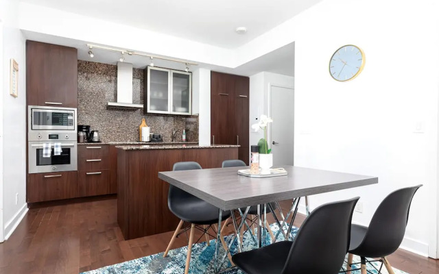 Downtown Toronto Condo near Scotiabank Arena