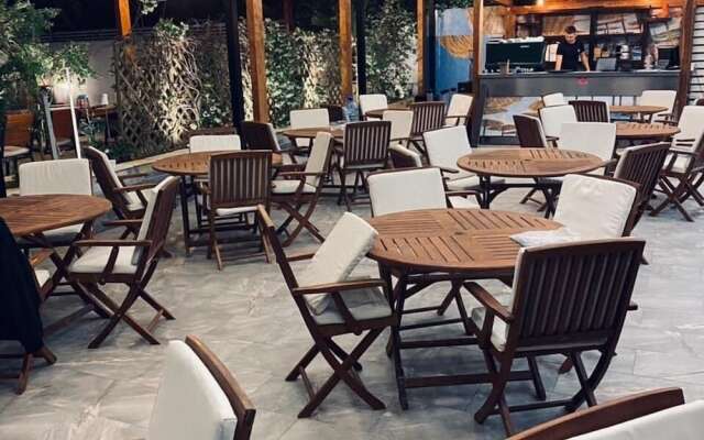6 Milje Hotel
