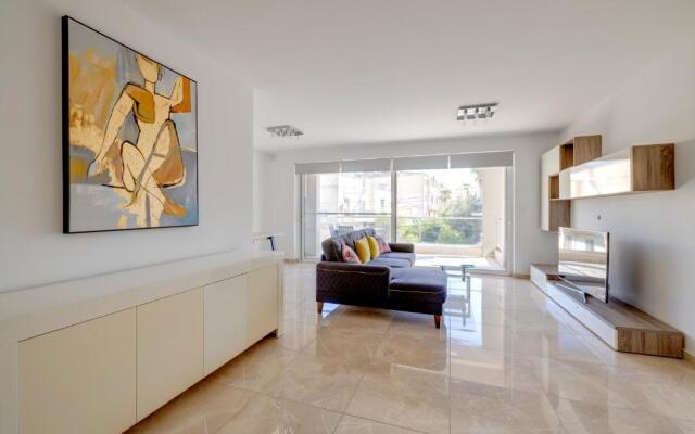 Marvellous 3BR Apartment in Central St Julians