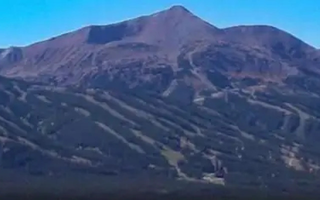 Ski and Racquet B102