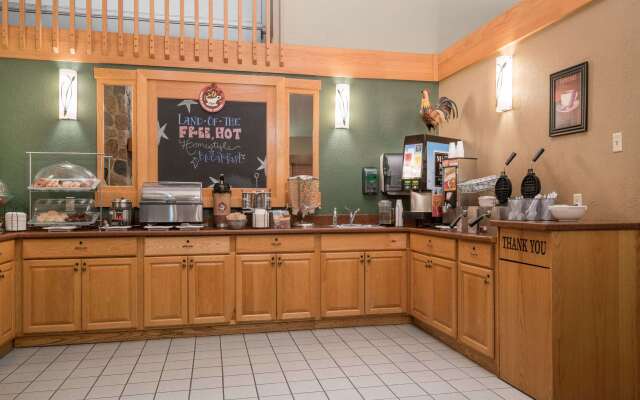 AmericInn by Wyndham Worthington