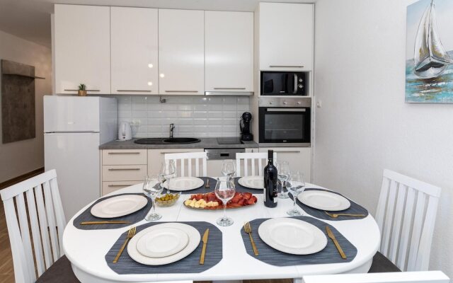 Stunning Apartment in Komarna With Wifi and 3 Bedrooms