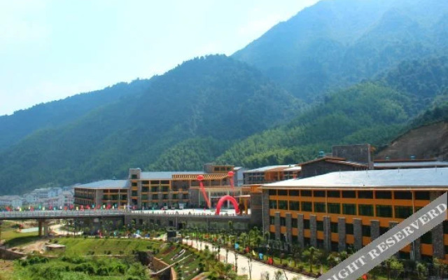 Wolong International Hotel