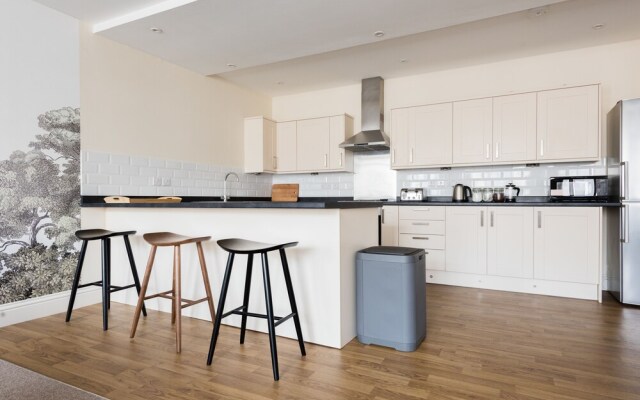 The Broadmead Jungle - Lovely & Central 3BDR Apartments	
