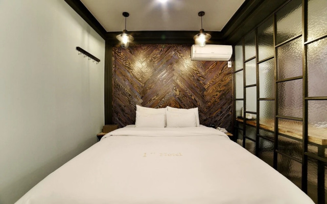 Yeosu 1st Avenue Hotel