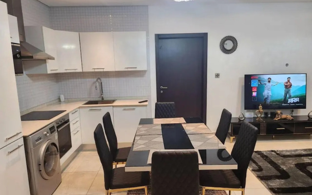 Luxurious & Comfy Gem-5 Star Location-pools, Gym!