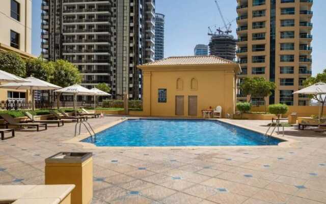 Whitesage - Magnificent Waterfront Apt, Steps From the Beach