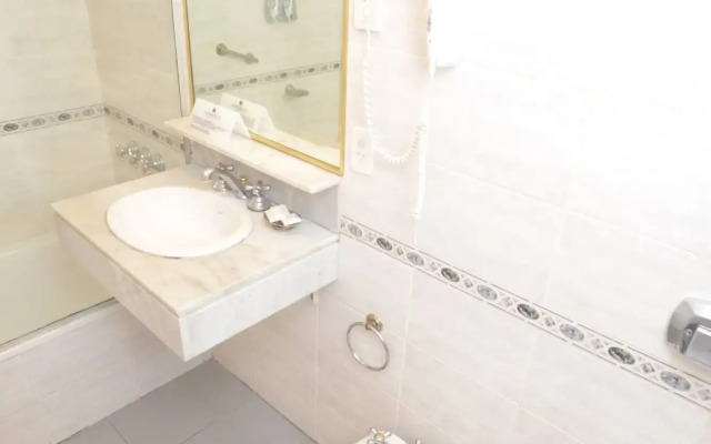 Up Viamonte Hotel