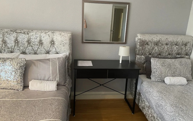 6-bed Apartment in Liverpool